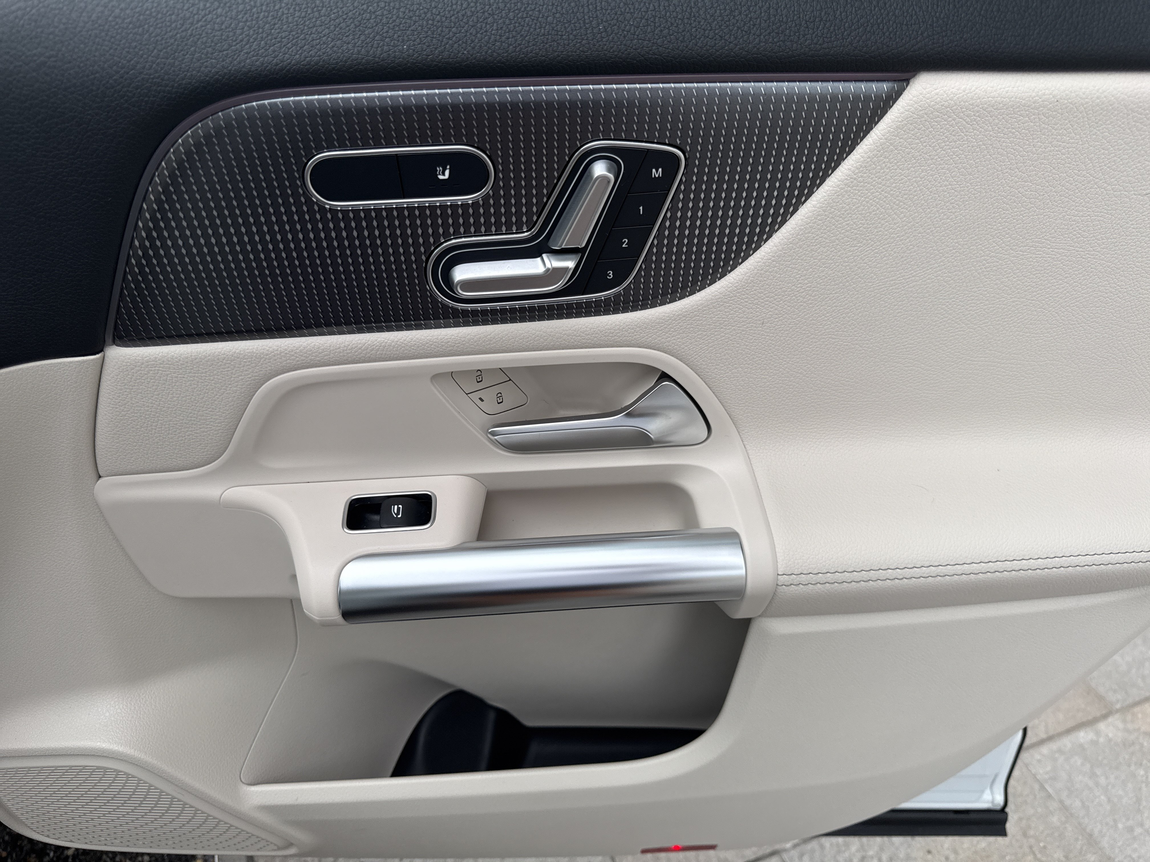Certified 2023 Mercedes-Benz GLA 250 w/ Premium Package image 17
