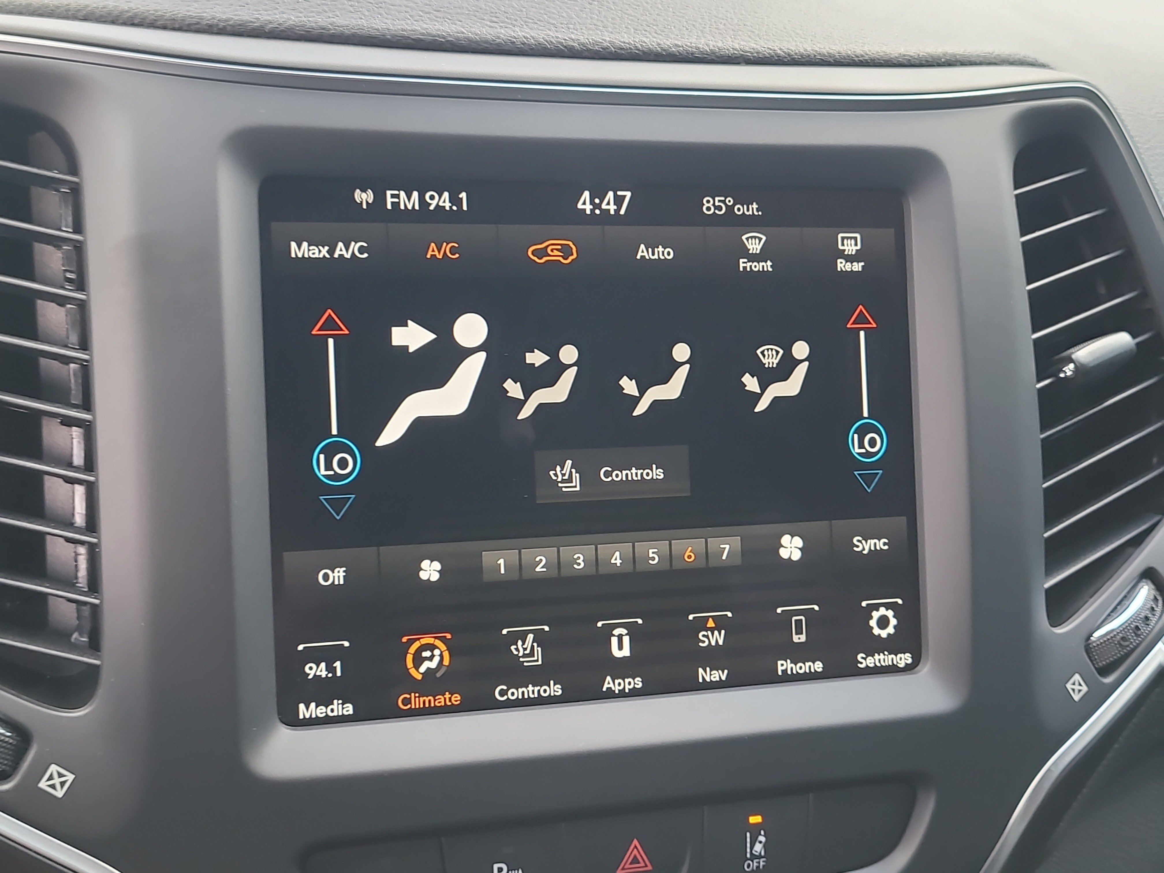 Used 2023 Jeep Cherokee Altitude Lux AWD/4WD image 25