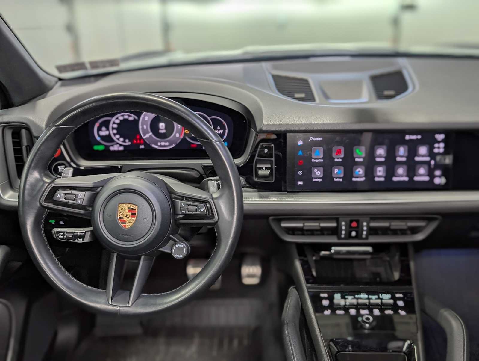Used 2024 Porsche Cayenne S AWD/4WD image 4