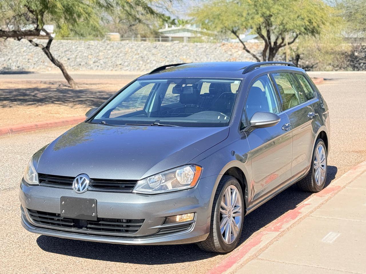 Used 2015 Volkswagen Golf TDI SE FWD image 1