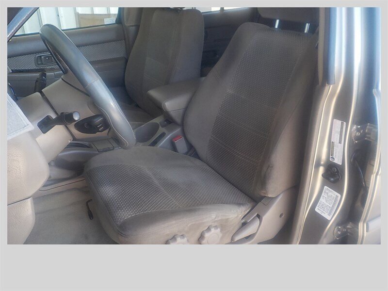 Used 2003 Nissan Pathfinder SE w/ SE Sunroof Pkg AWD/4WD image 2