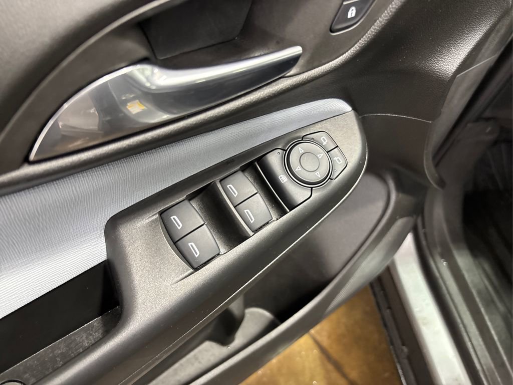 Used 2024 Buick Envista Preferred image 30