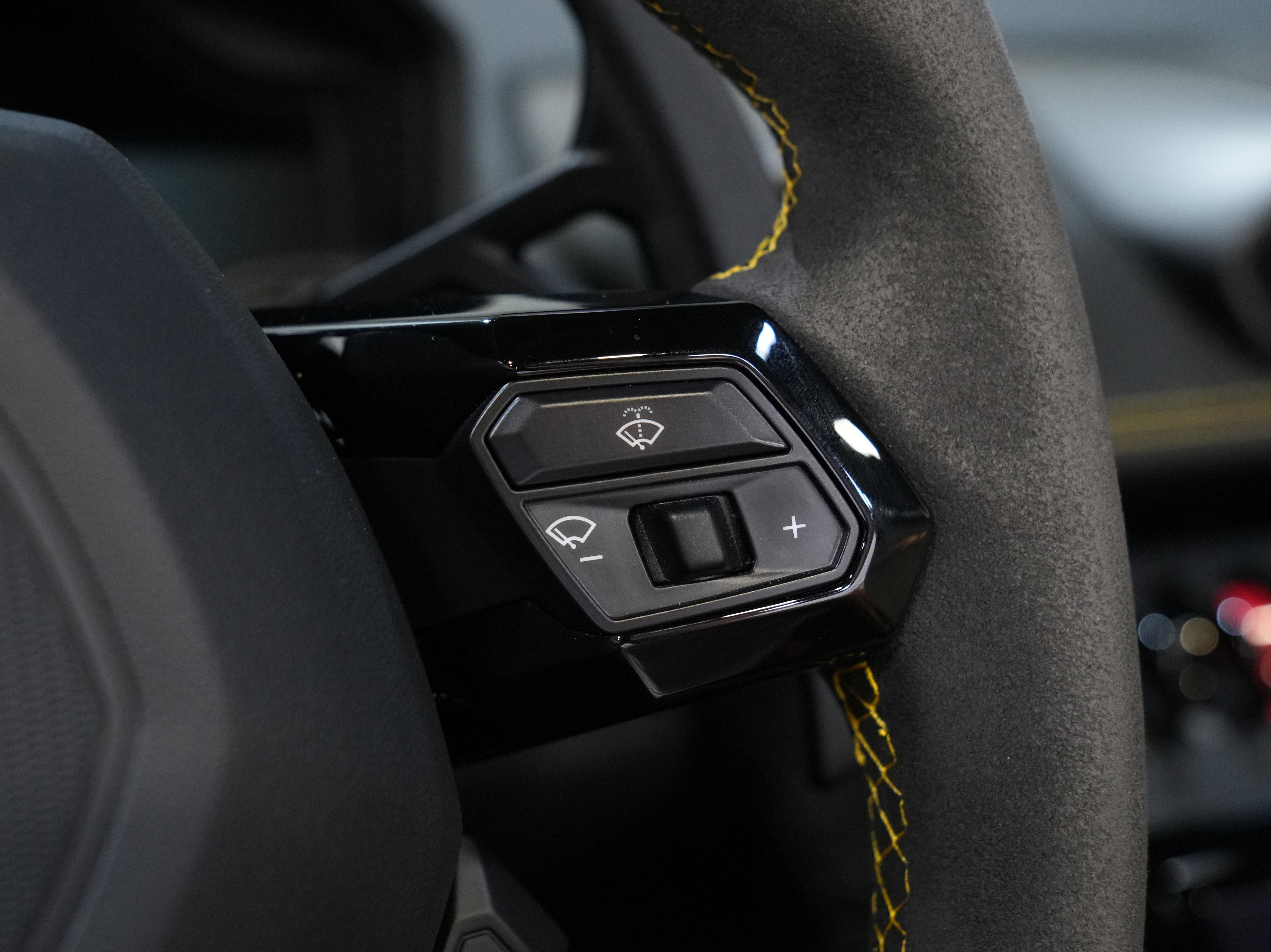 Used 2024 Lamborghini Huracan EVO image 50