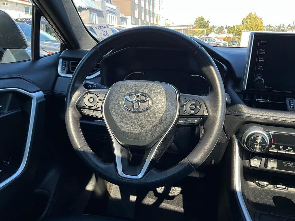 Used 2021 Toyota RAV4 XSE AWD/4WD image 19