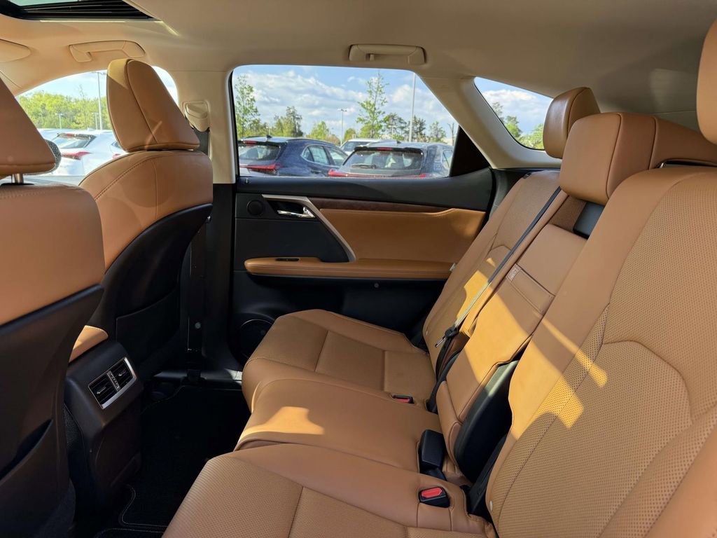 Used 2022 Lexus RX 350L Premium w/ Premium Package image 16