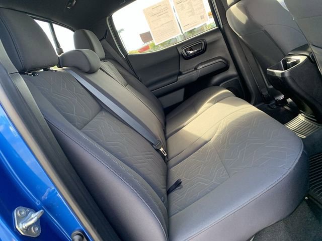 Used 2016 Toyota Tacoma TRD Sport w/ Towing Package image 12