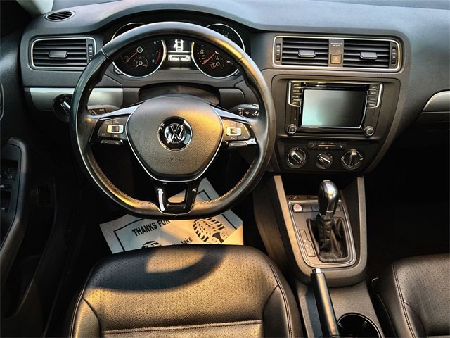 Used 2017 Volkswagen Jetta SE image 16