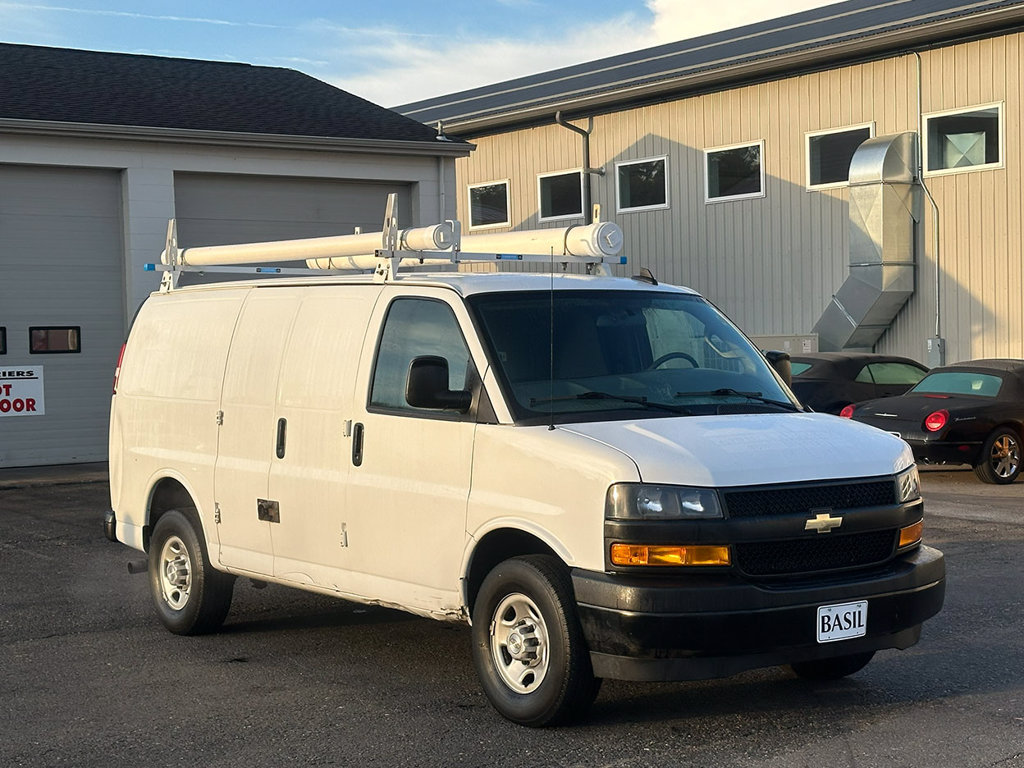 Used 2018 Chevrolet Express 3500 w/ Driver Convenience Package RWD image 36
