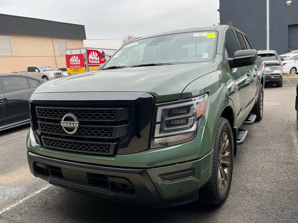 Used 2024 Nissan Titan SV w/ SV Bronze Edition Package image 2