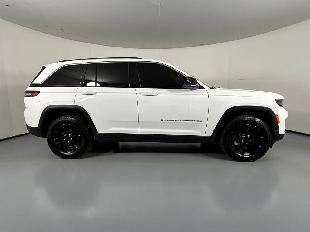 Used 2023 Jeep Grand Cherokee Limited AWD/4WD image 8