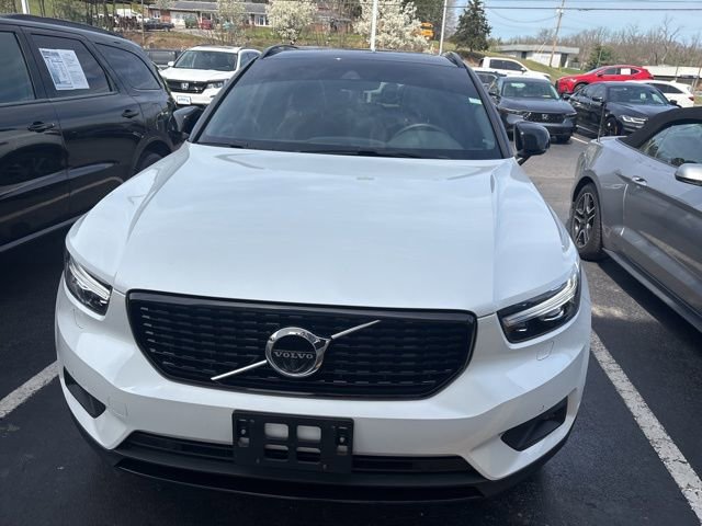 Used 2022 Volvo XC40 T5 R-Design w/ Advanced Package video 2