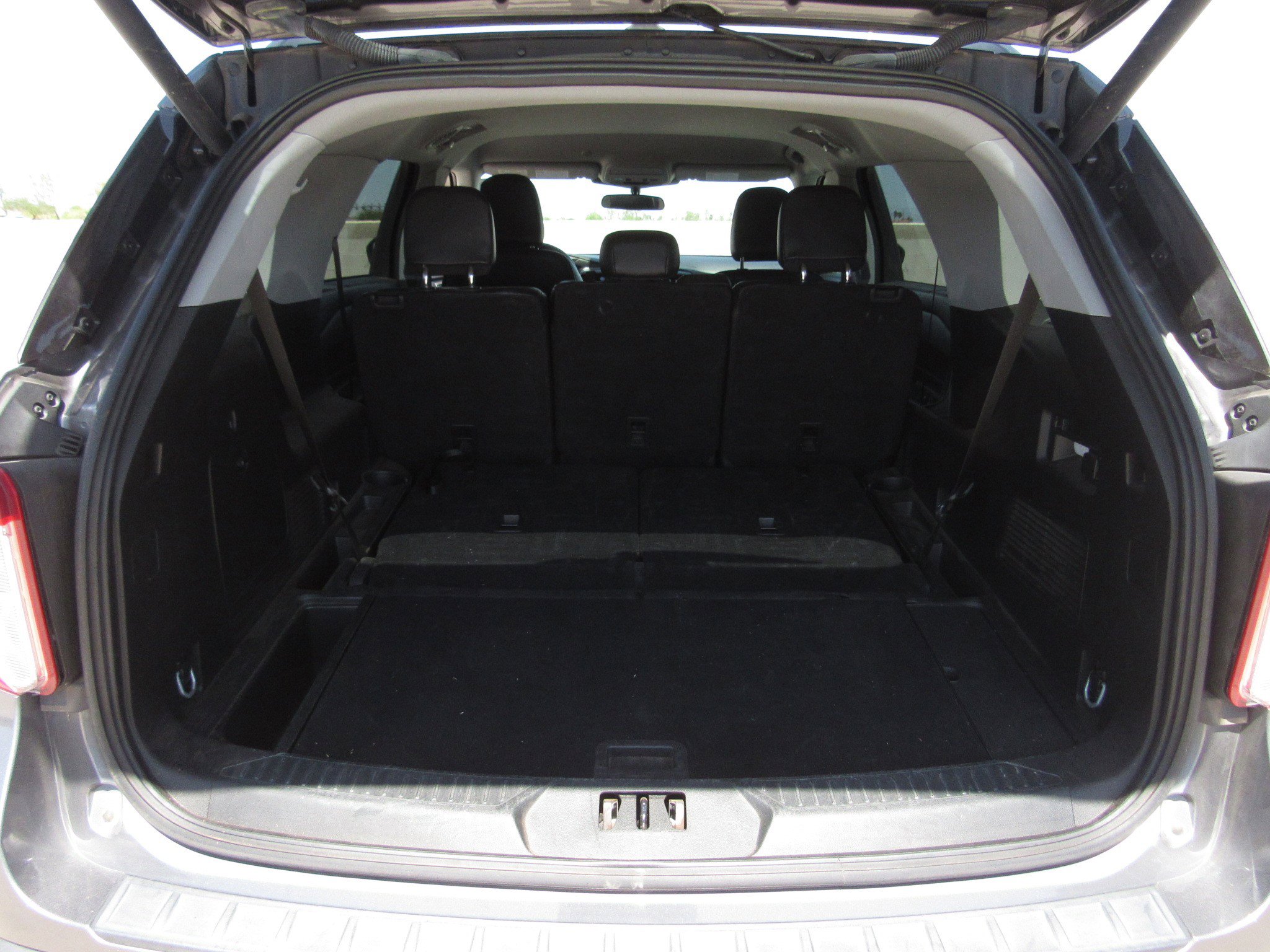 Used 2023 Ford Explorer XLT w/ Equipment Group 202A AWD/4WD image 12