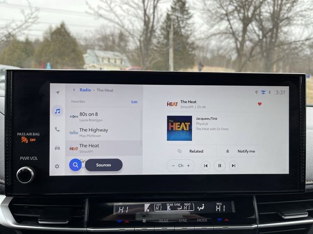 Used 2025 Toyota Sienna XLE Woodland Edition image 17