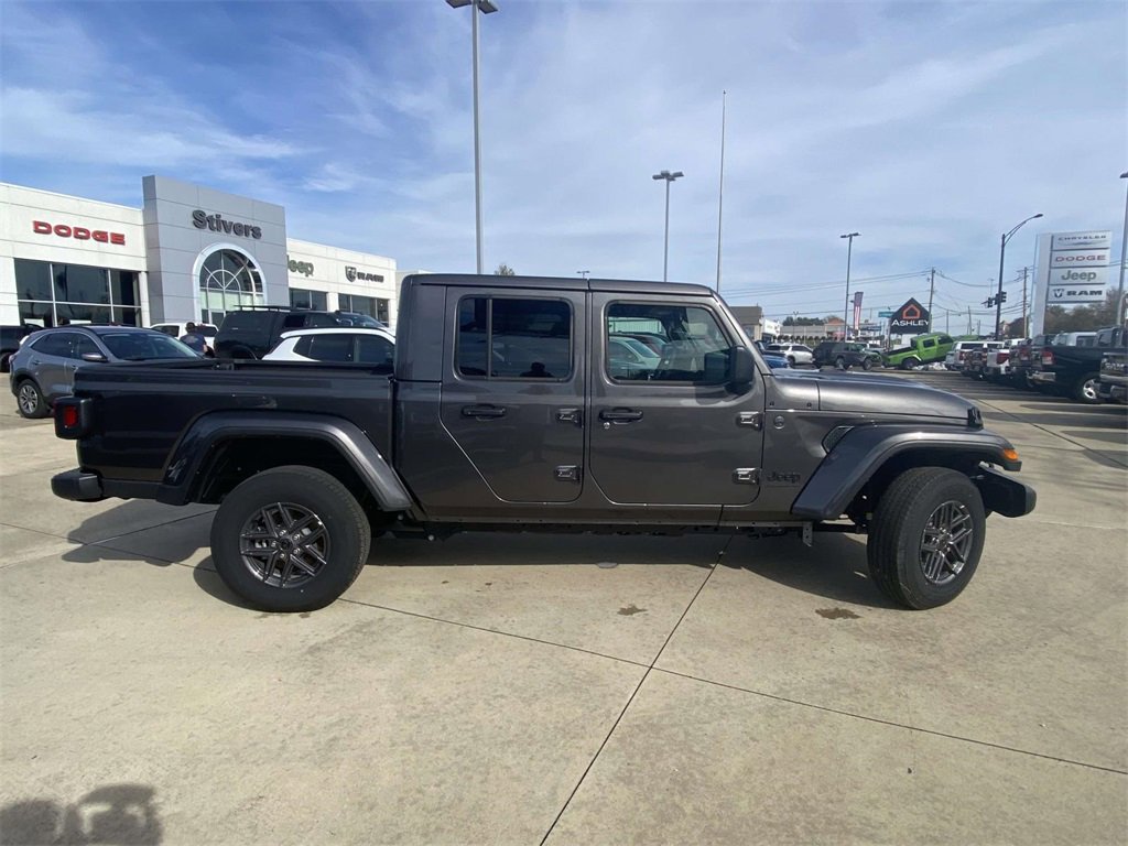 New 2025 Jeep Gladiator Sport image 8