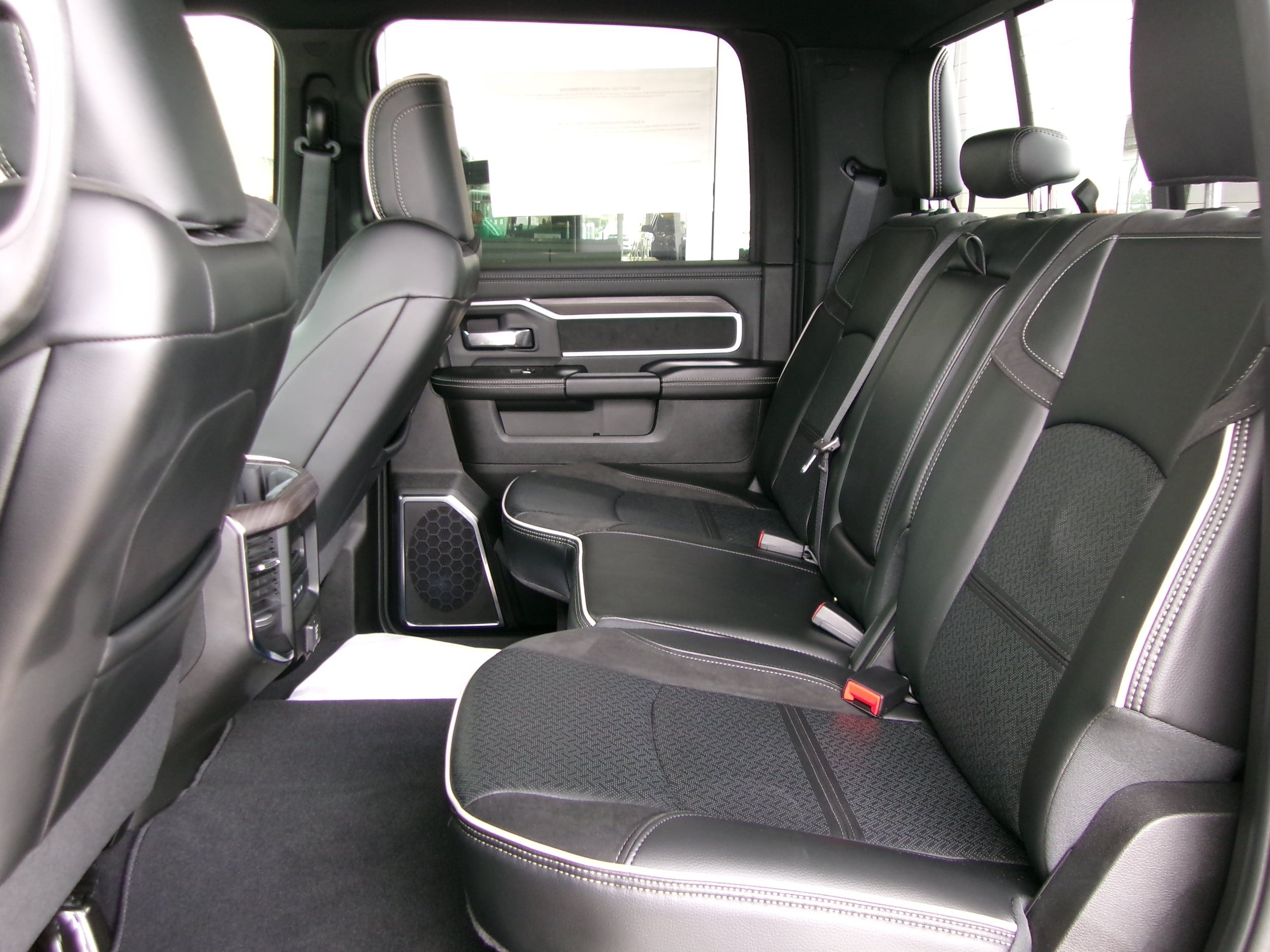 New 2026 RAM 3500 Laramie AWD/4WD image 15