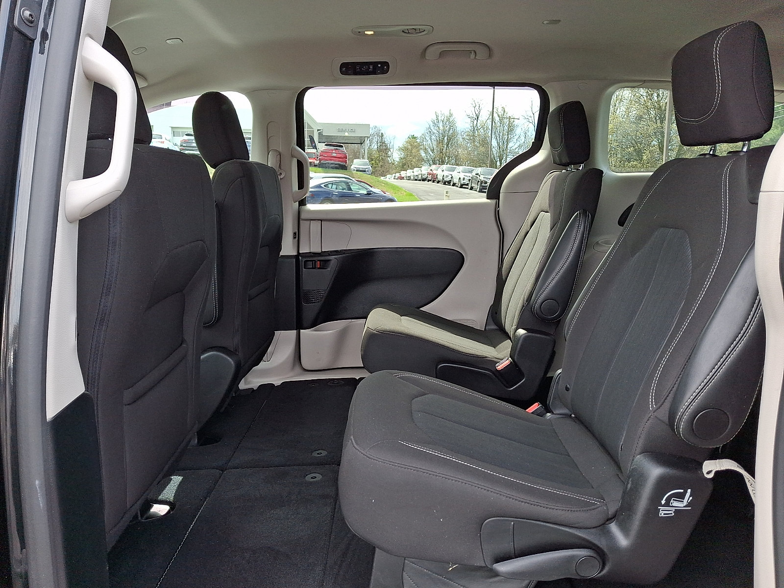 Used 2024 Chrysler Voyager LX FWD image 10