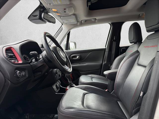 Used 2019 Jeep Renegade Trailhawk AWD/4WD image 11