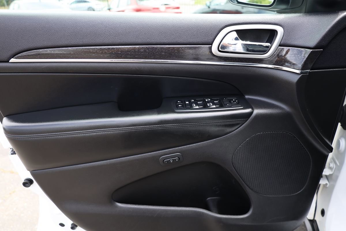 Used 2018 Jeep Grand Cherokee Limited AWD/4WD image 9