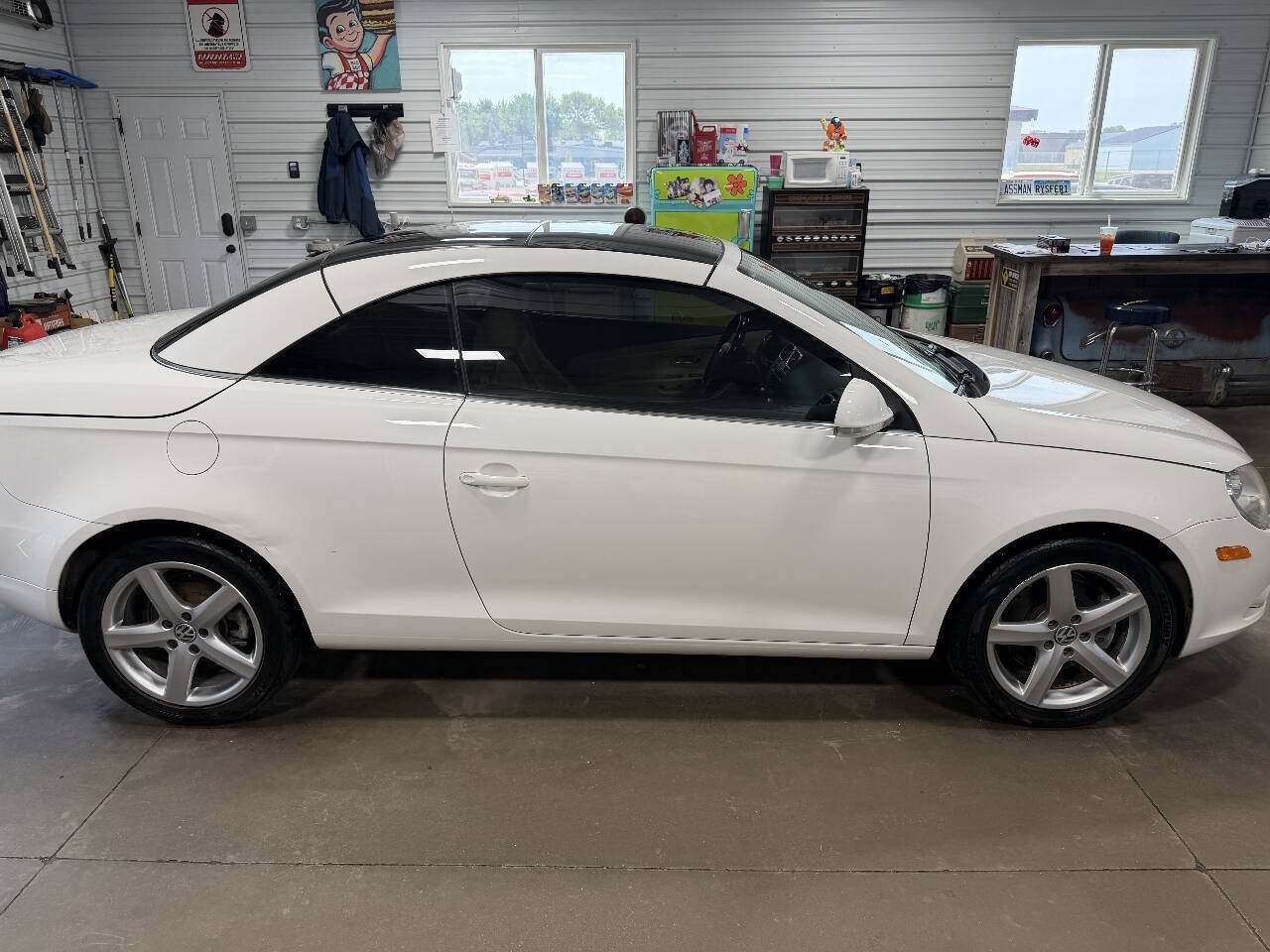 Used 2007 Volkswagen Eos 2.0T FWD image 5