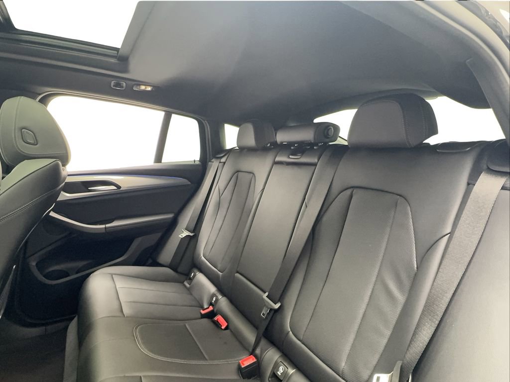 Used 2025 BMW X4 xDrive30i image 28