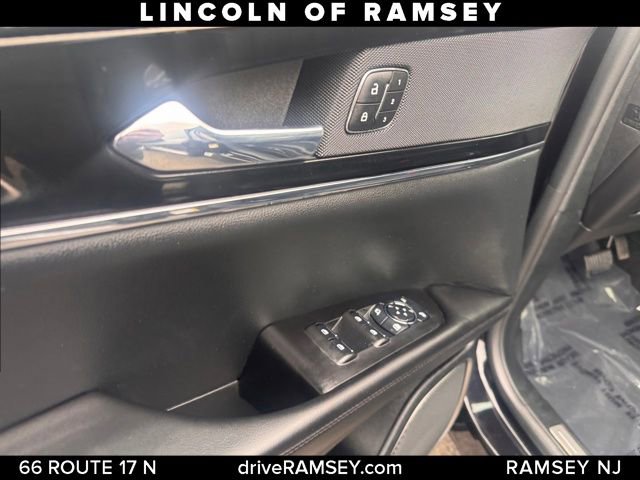 Used 2023 Lincoln Nautilus Reserve image 13