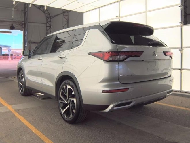 Used 2024 Mitsubishi Outlander SE image 8