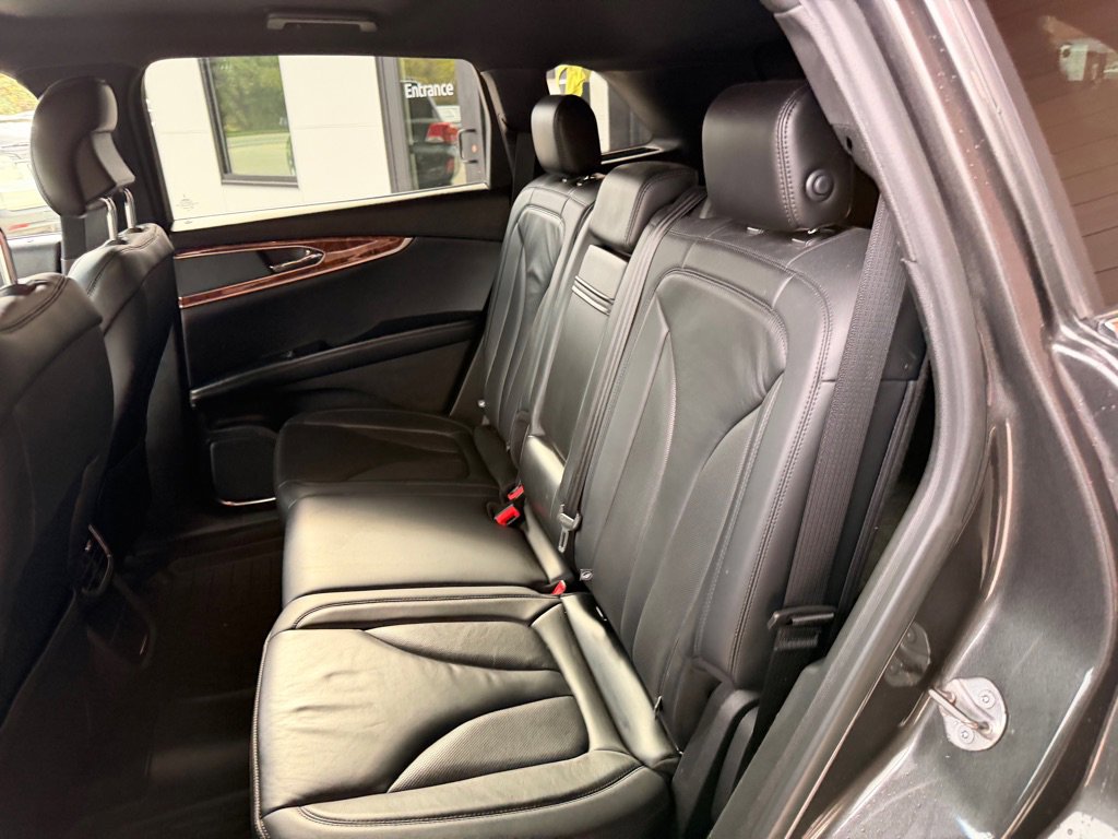 Used 2019 Lincoln Nautilus Select image 12