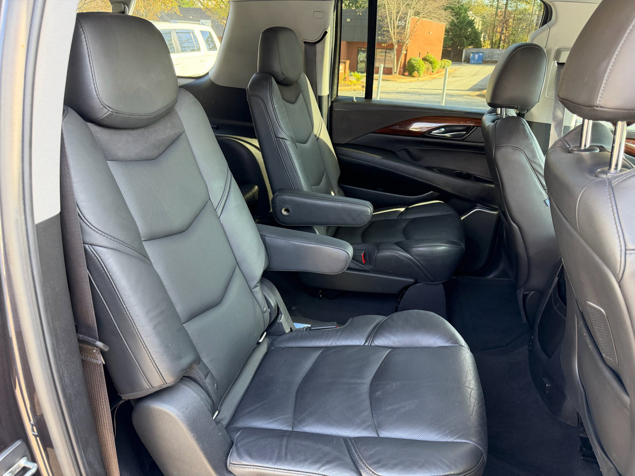 Used 2016 Cadillac Escalade ESV Premium image 39