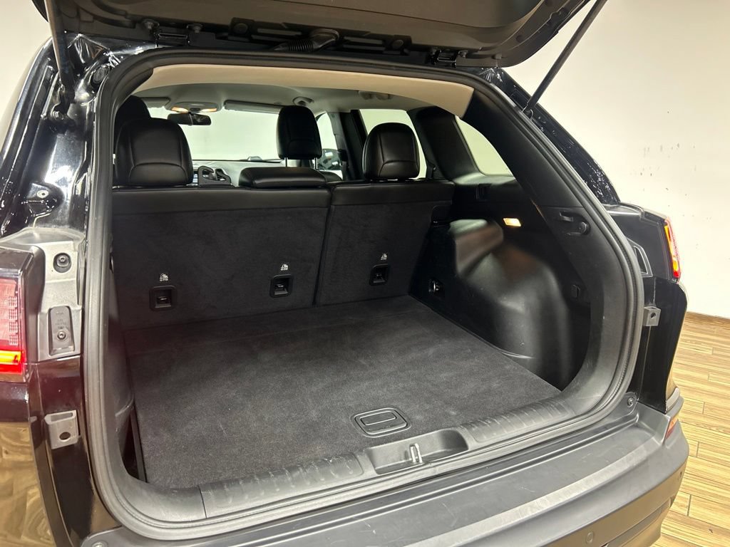 Certified 2019 Jeep Cherokee Latitude Plus AWD/4WD image 17