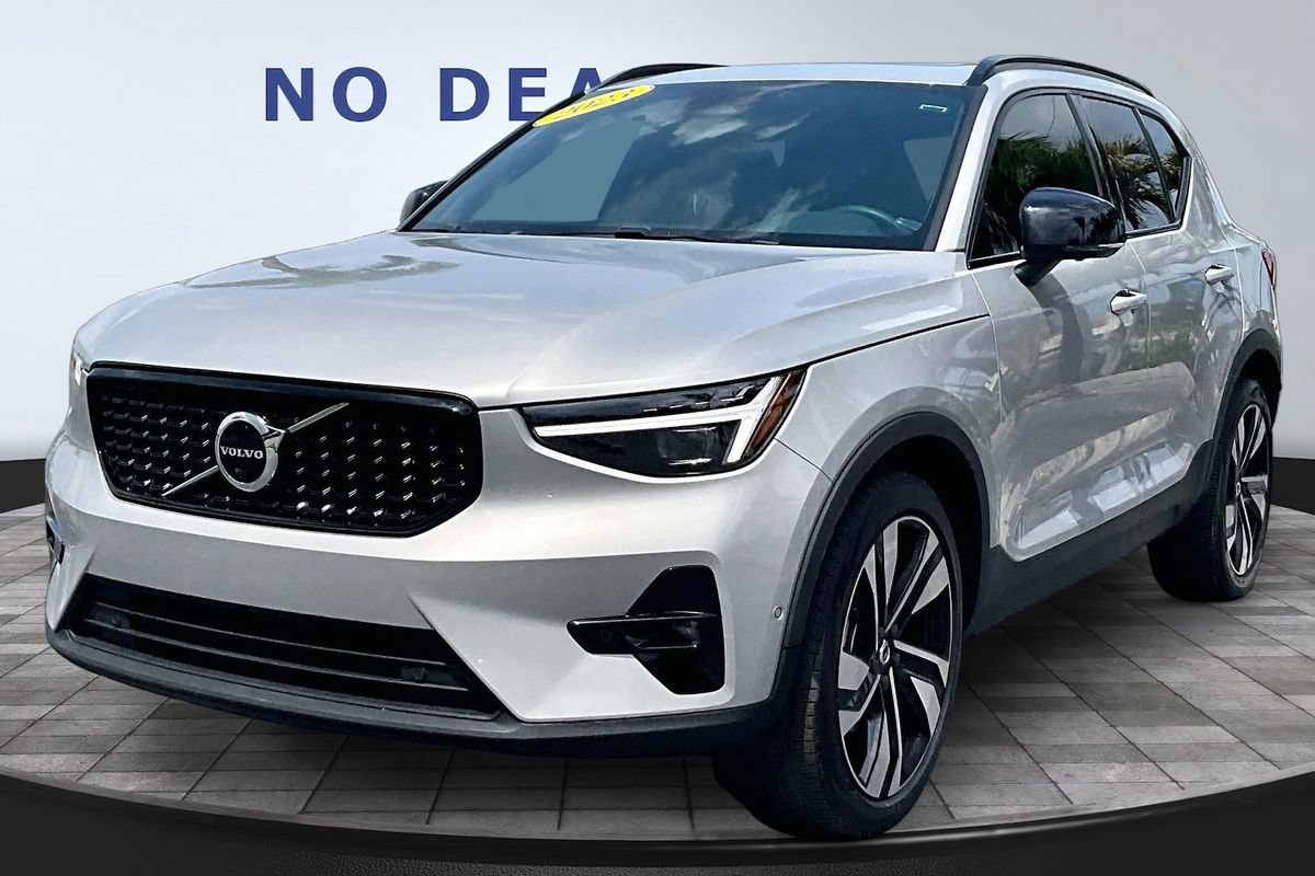 Used 2023 Volvo XC40 B4 Ultimate w/ Protection Package Premier