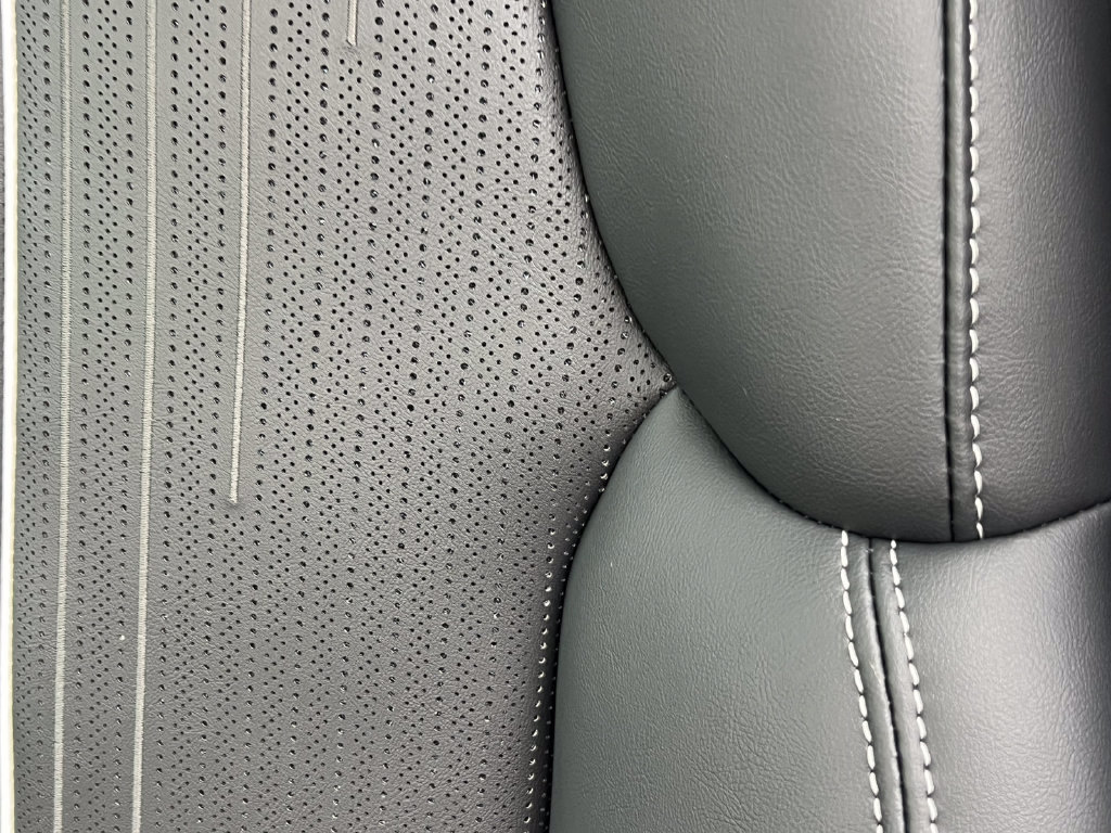 New 2027 Cadillac Vistiq Sport w/ LPO, Floor Liner Package AWD/4WD image 11