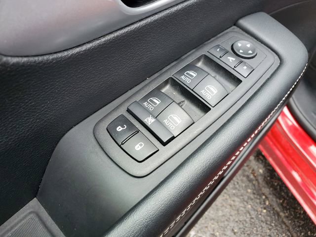 Used 2025 Chrysler Pacifica Limited image 21