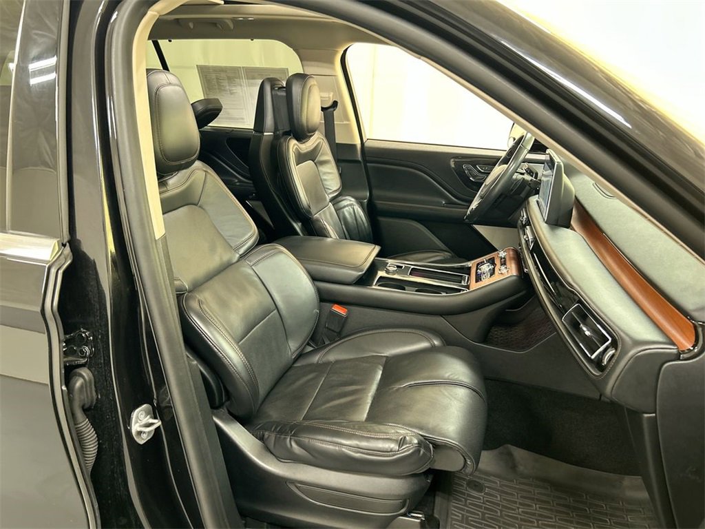 Used 2020 Lincoln Aviator Reserve w/ Equipment Group 202A image 25