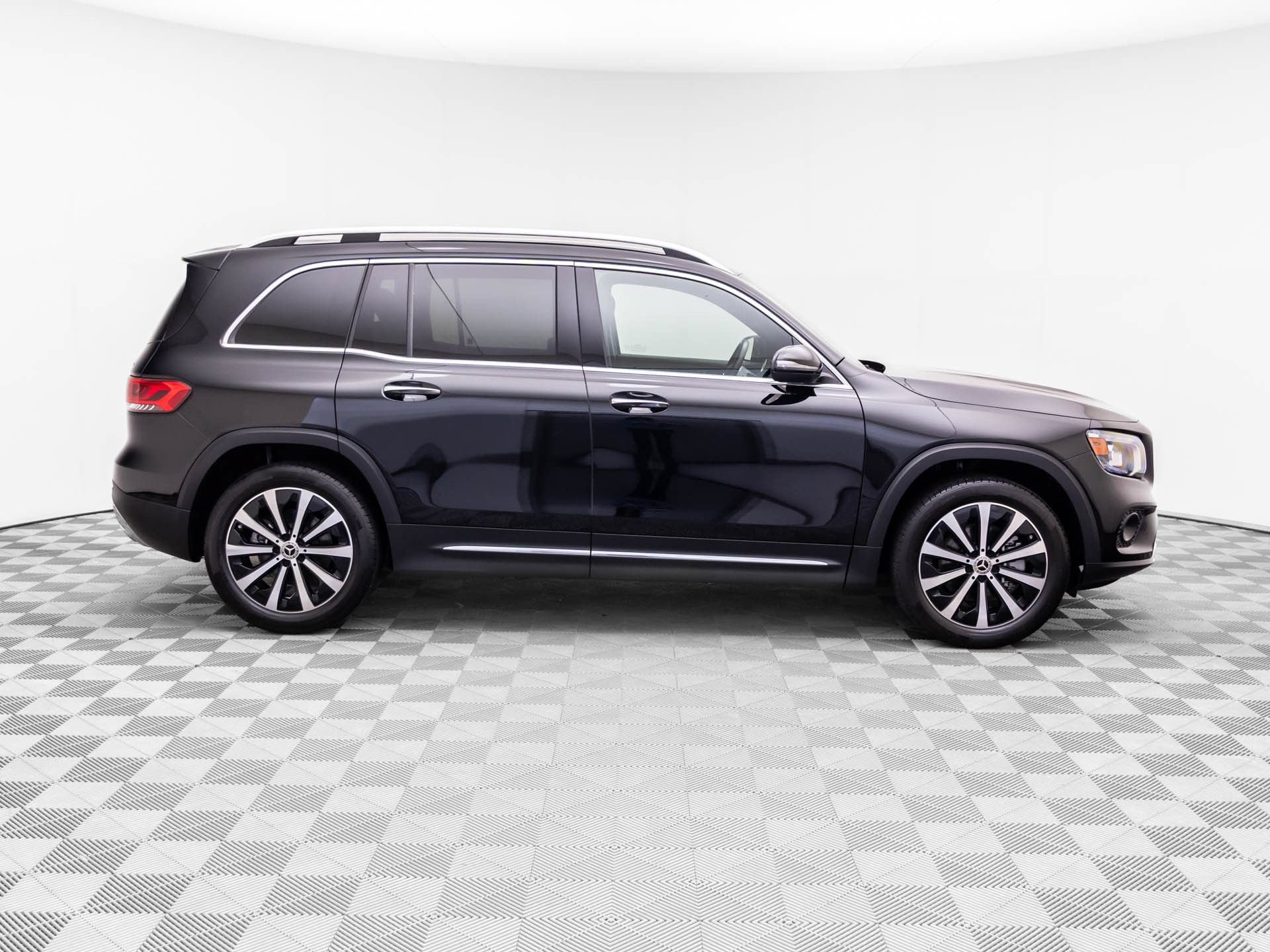 Used 2023 Mercedes-Benz GLB 250 4MATIC image 6