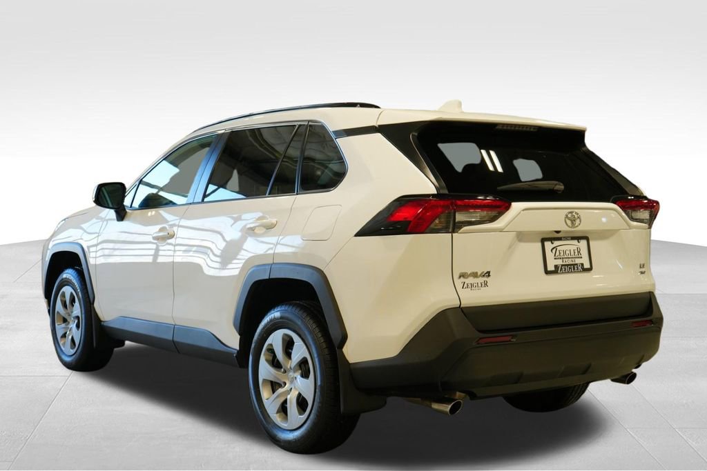 Used 2021 Toyota RAV4 LE image 2