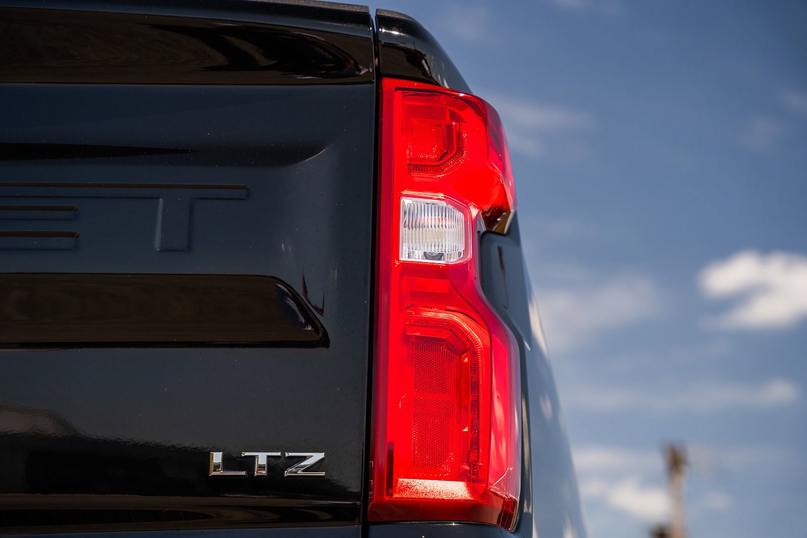 Used 2022 Chevrolet Silverado 1500 LTZ w/ LTZ Premium Package image 16