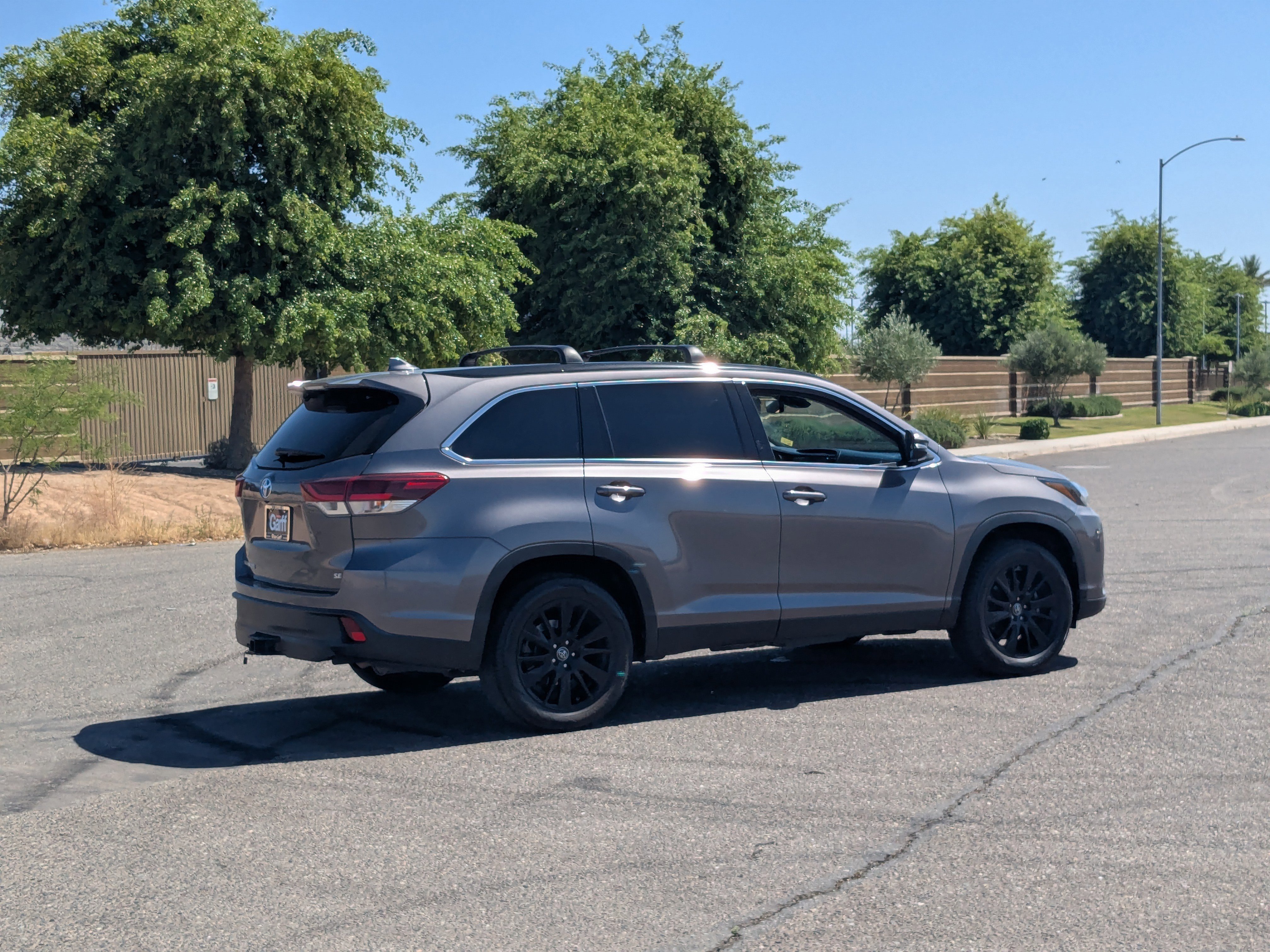 Used 2019 Toyota Highlander SE FWD video 3