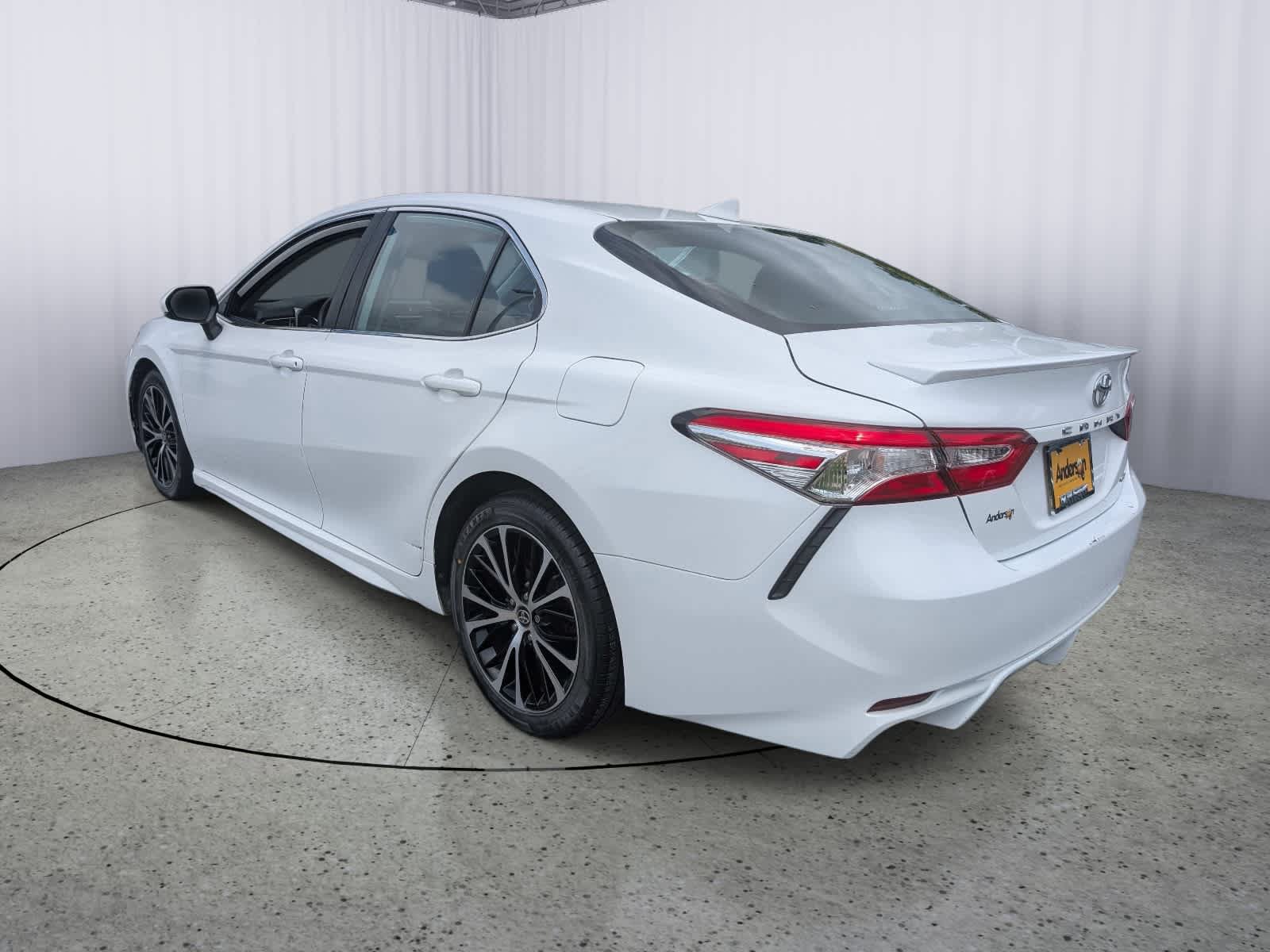 Used 2020 Toyota Camry SE FWD image 5