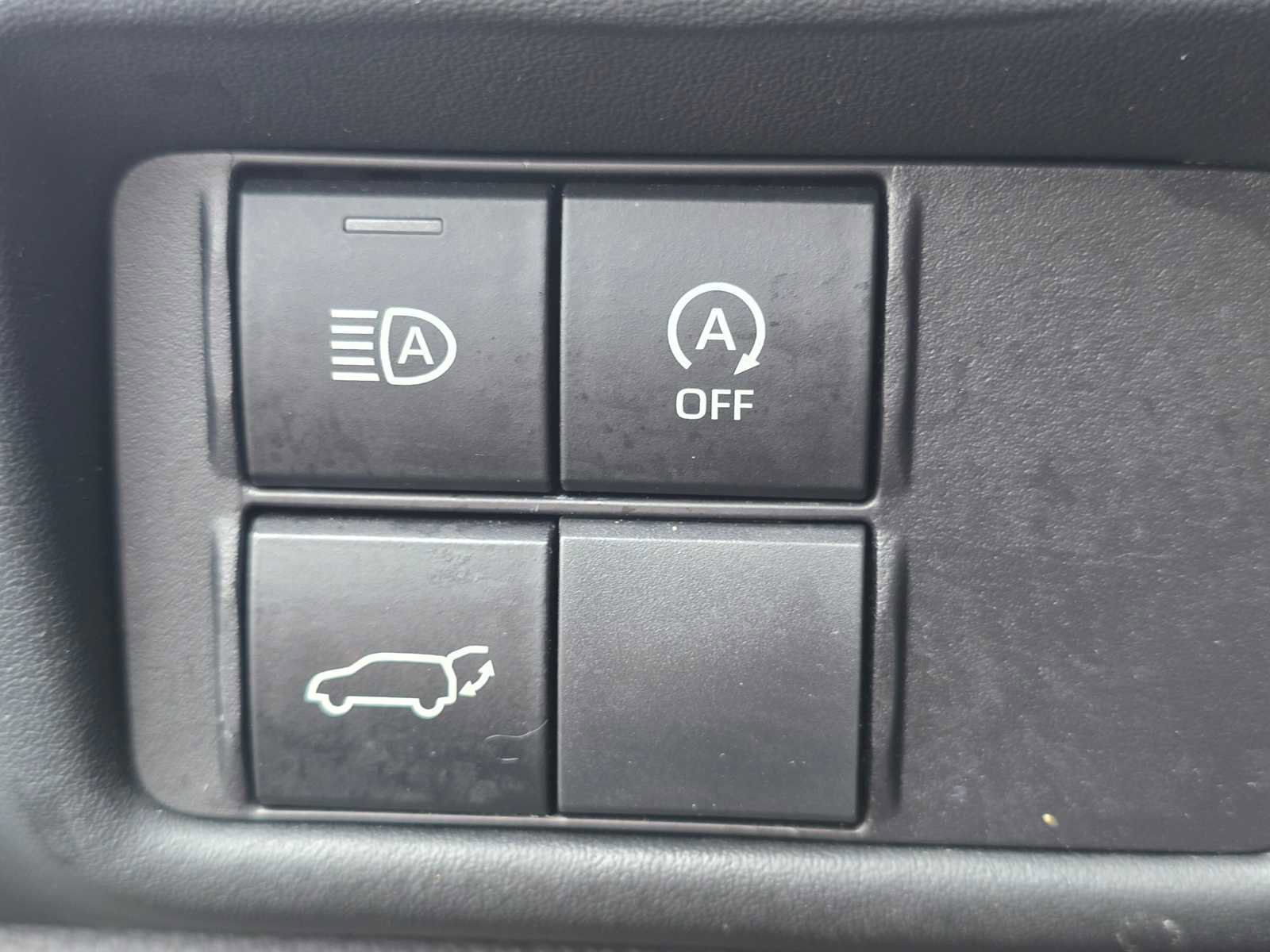 Used 2023 Toyota Highlander LE AWD/4WD image 28