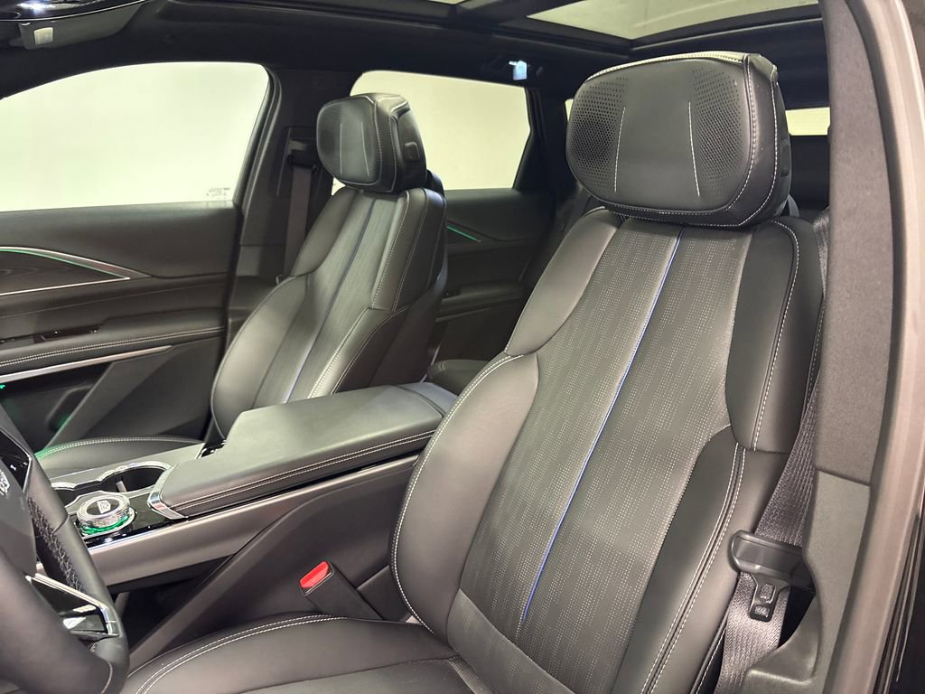 New 2025 Cadillac Lyriq Luxury RWD image 30