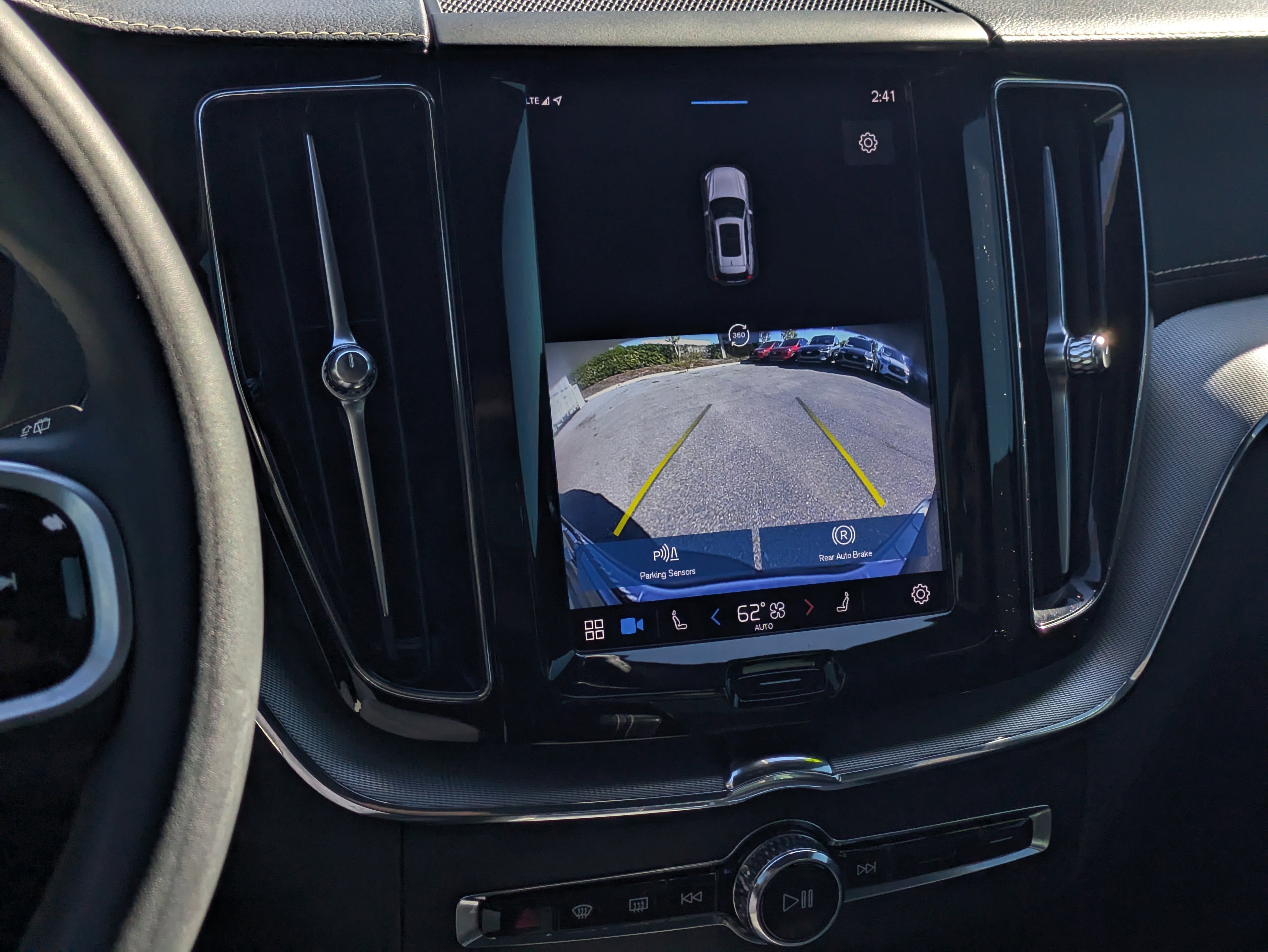 Used 2022 Volvo XC60 B5 R-Design w/ Advanced Package image 31