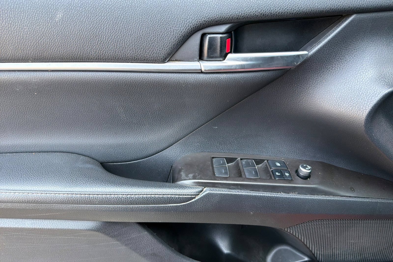 Used 2021 Toyota Camry XSE FWD image 13