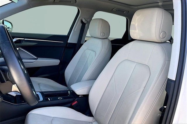 Used 2024 Audi Q3 2.0T Premium Plus w/ Premium Plus Package image 27