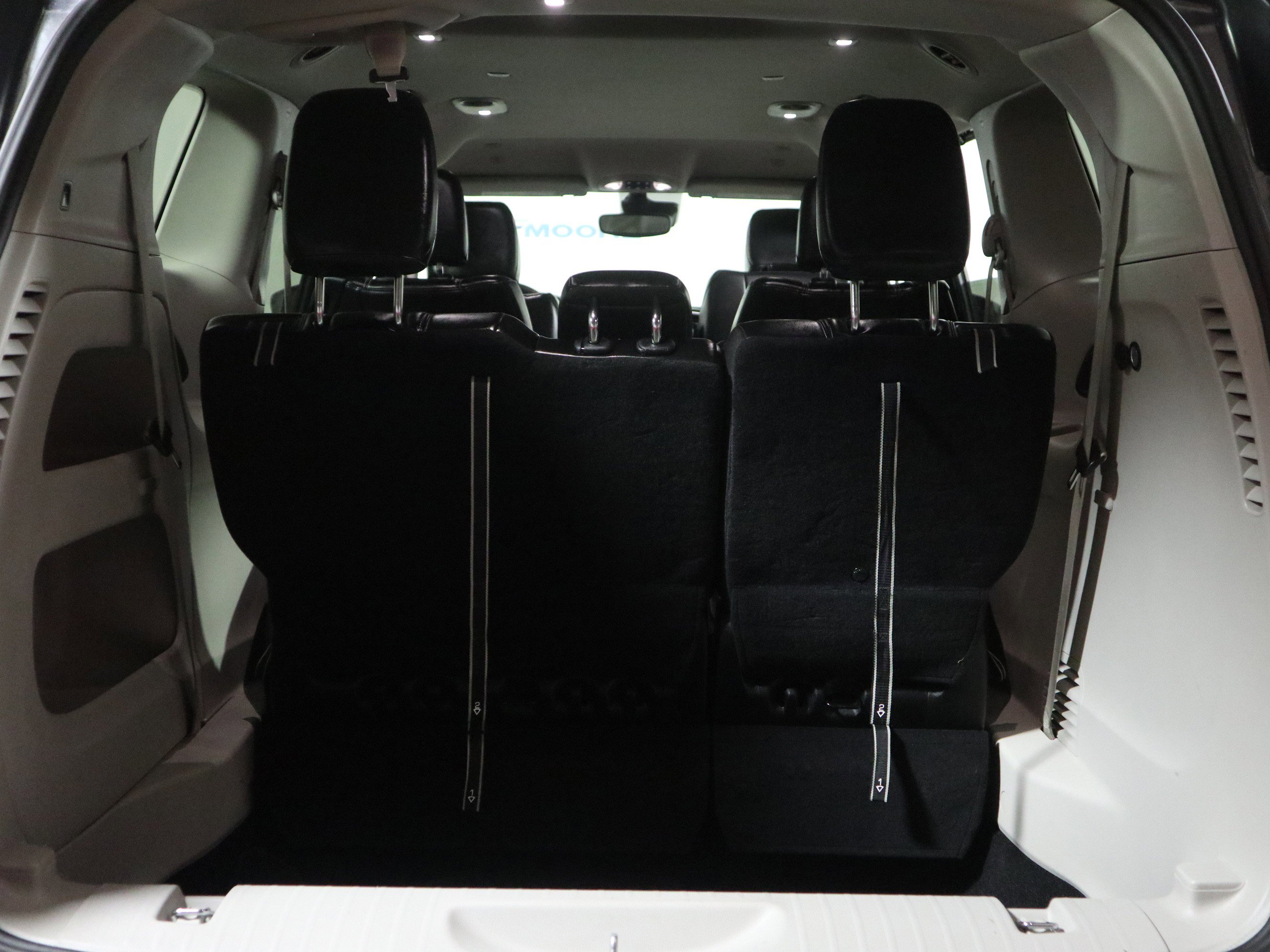 Used 2024 Chrysler Pacifica Touring-L image 8