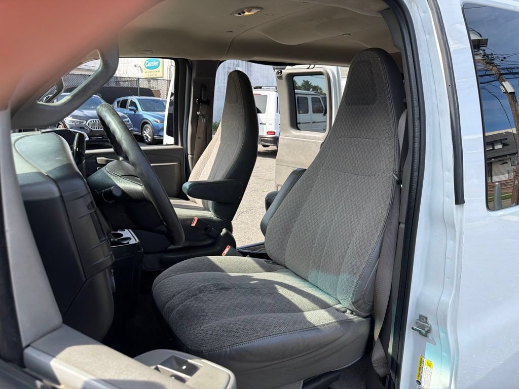 Used 2018 Chevrolet Express 3500 LT w/ LT Preferred Equipment Group RWD image 21
