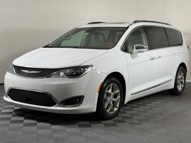 Used 2019 Chrysler Pacifica Limited w/ Advanced Safetytec Group FWD image 2
