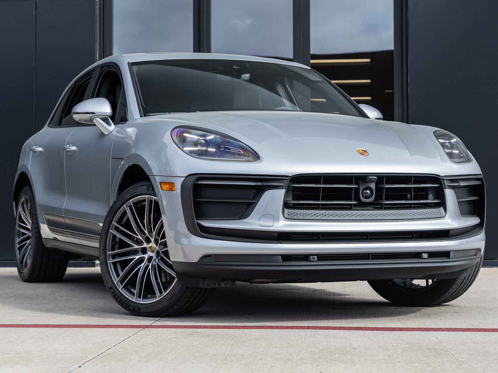 Used 2026 Porsche Macan image 6