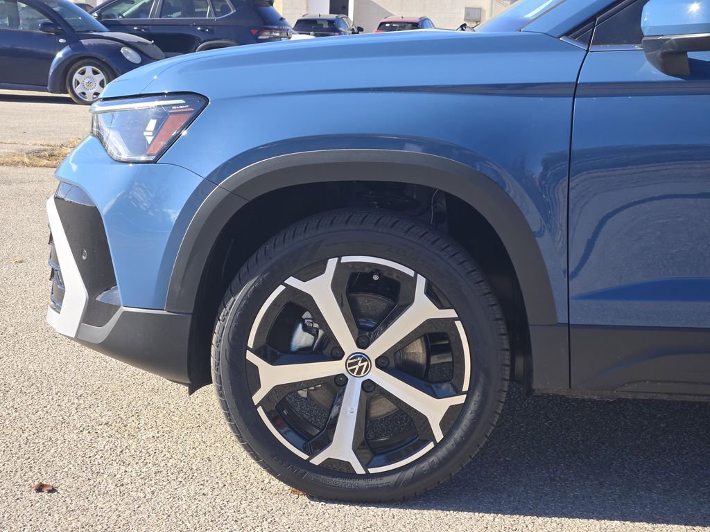 New 2026 Volkswagen Taos SEL AWD/4WD image 5