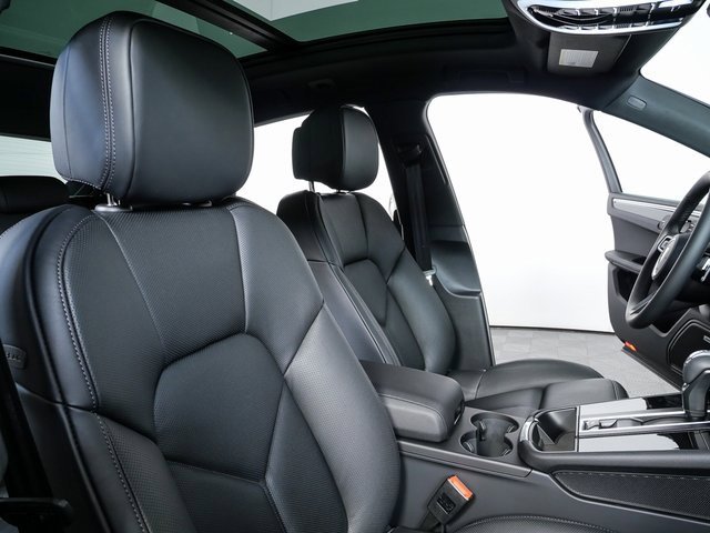New 2026 Porsche Macan image 22
