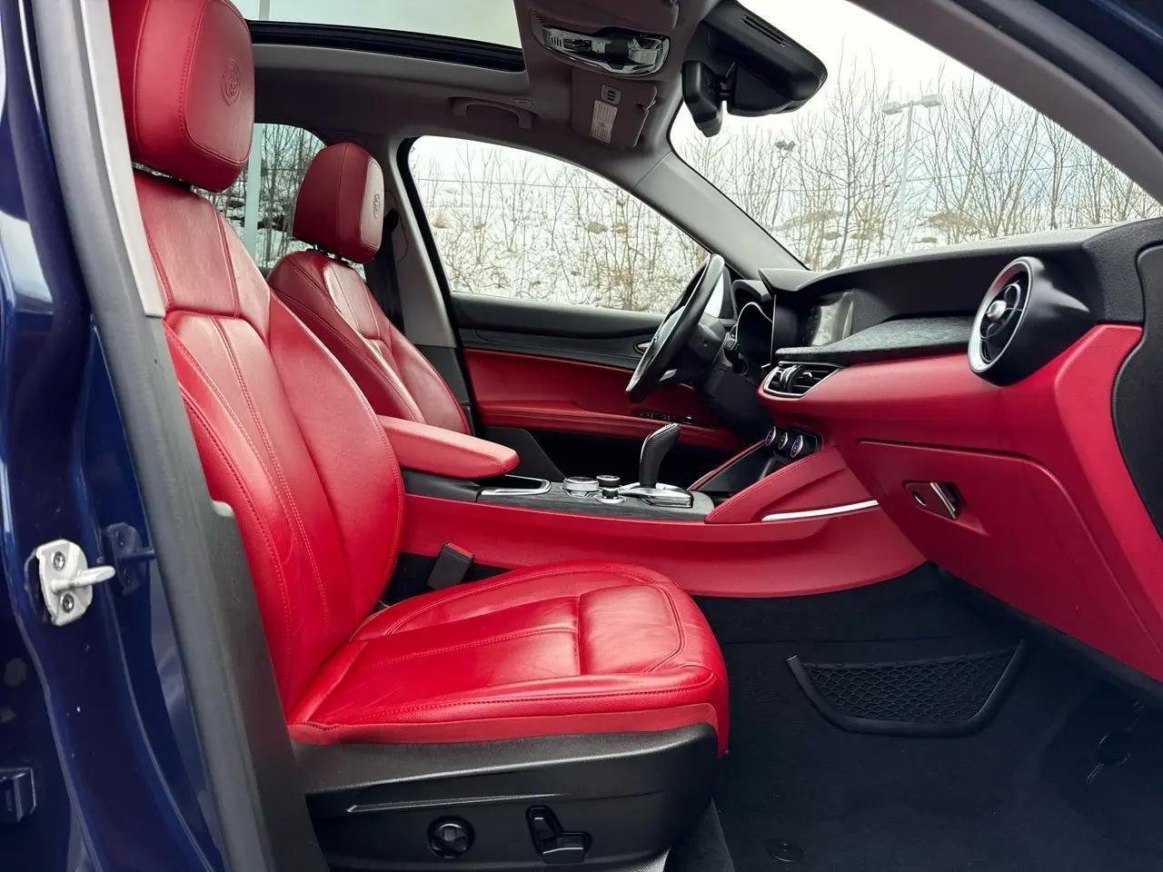 Used 2020 Alfa Romeo Stelvio AWD w/ Nero Edizione image 34